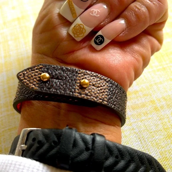 LOUIS V  bangle bracelet Black & Gold Tone size 7 gold stainless steel - Picture 2 of 3